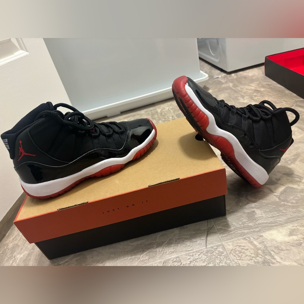 Jordan 11s men size 5.5